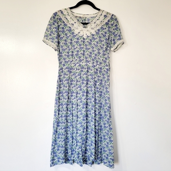 Jerold Dresses & Skirts - Vintage Jerold Blue Floral and White Lace Short Sleeve Dress S/M